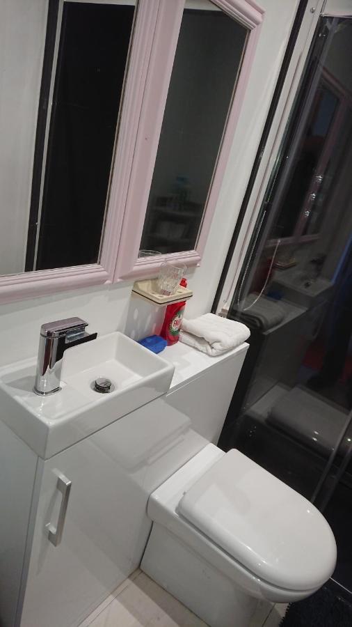 Surf Lookout - King Size En-Suite With Sea Views 뉴키 외부 사진